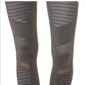 Alo Yoga Moto leggings